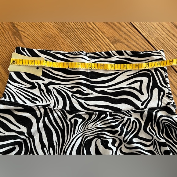 Ladies Zebra Fashion Set (4) Piece: Top, Skirt, Pocketbook & Lanyard 🦓 - Picture 11 of 16